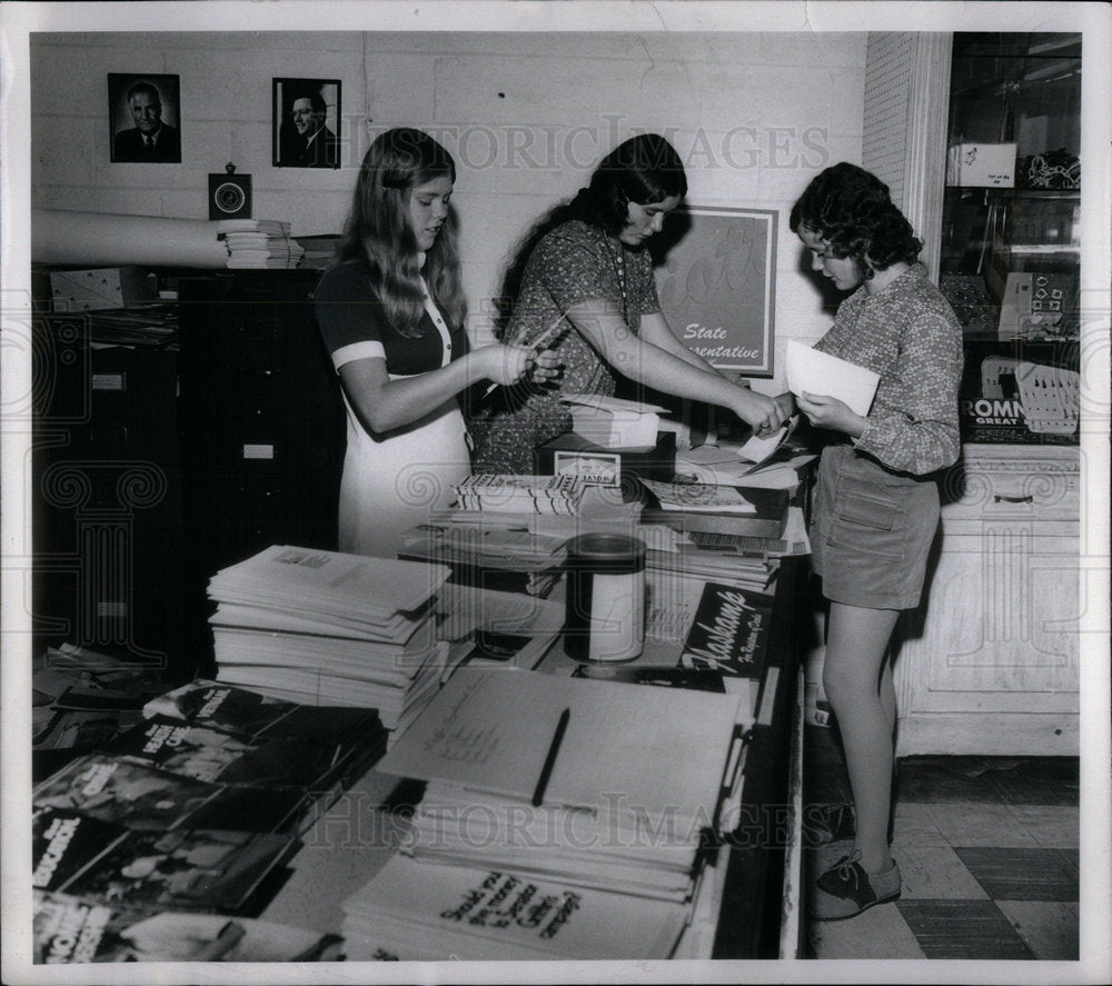 1972 Press Photo Elliot Children; Laurie, Lisa and Dawn - Historic Images