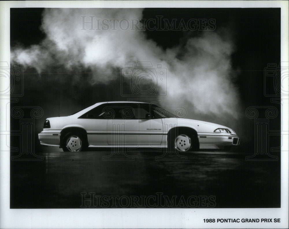 1988 Press Photo 1988 Pontiac Grand Prix SE - Historic Images