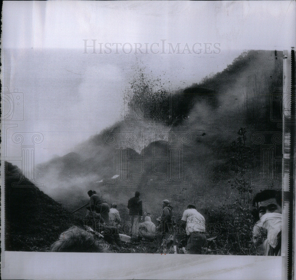 1959 Press Photo Spewing lava from Kilauea Volcano - Historic Images