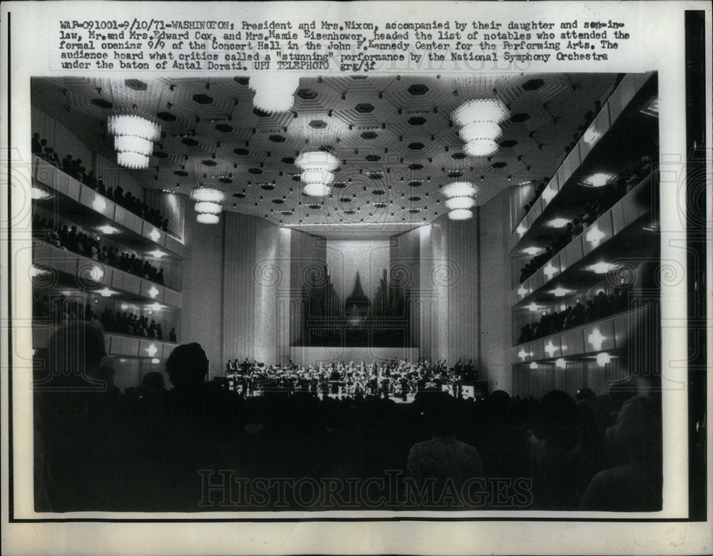 1971 Press Photo Nixons Attend Kennedy Center Opening - Historic Images