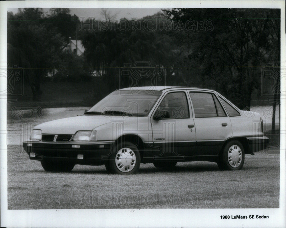 1987 Press Photo 1988 Pontiac LeMans SE Sedan - Historic Images