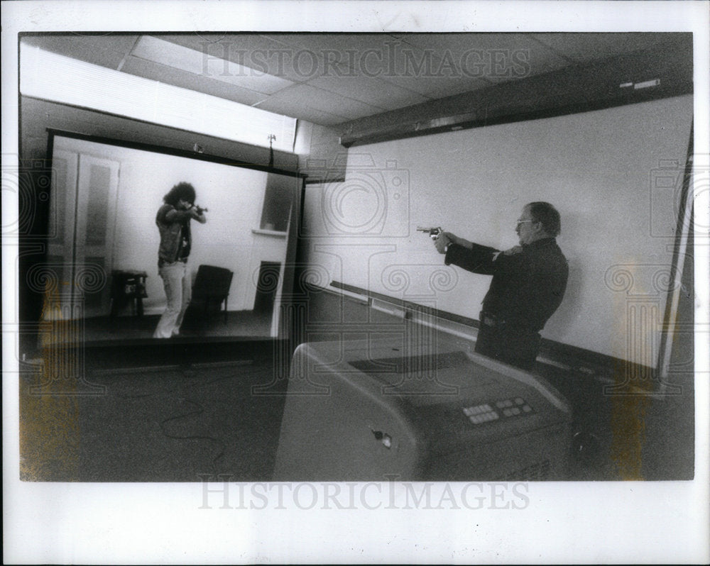 1988 Press Photo Computer Police Shooting Training - Historic Images