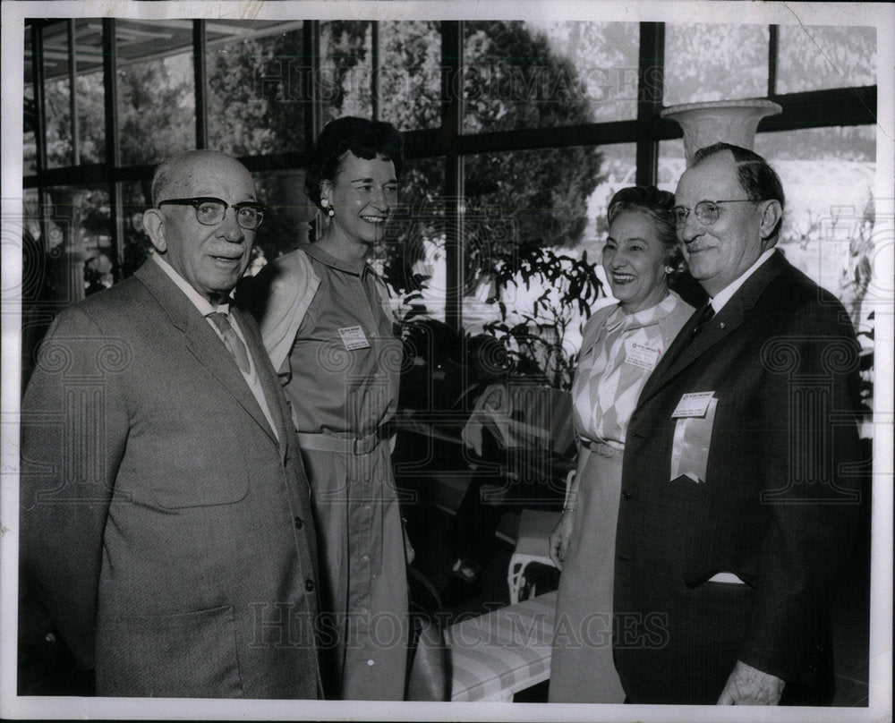 1961 Press Photo Mezzanine Lounge Dr Henry Brown Jean - Historic Images