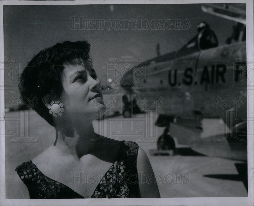 1957 Press Photo Captain James Smith US Air Force Mich - Historic Images