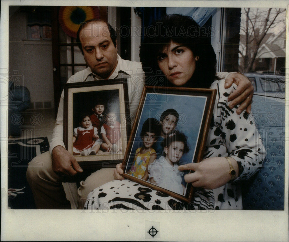 1989 Press Photo Ahmed Amer wife Rehab Children - Historic Images