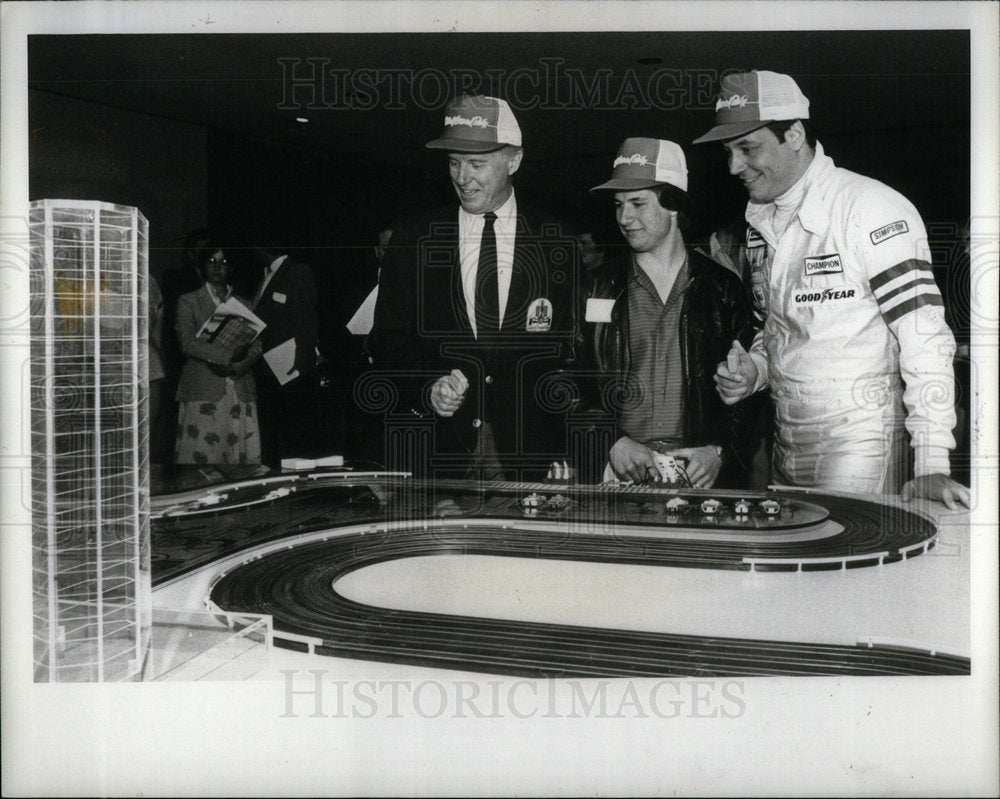 1982 Press Photo Grand Prix Press Conf Attendees - Historic Images