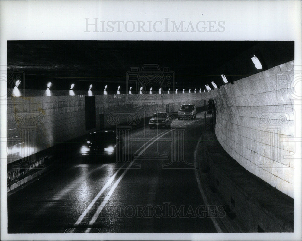 1989 Press Photo Detroit Windsor Tunnel Canada Fans - Historic Images