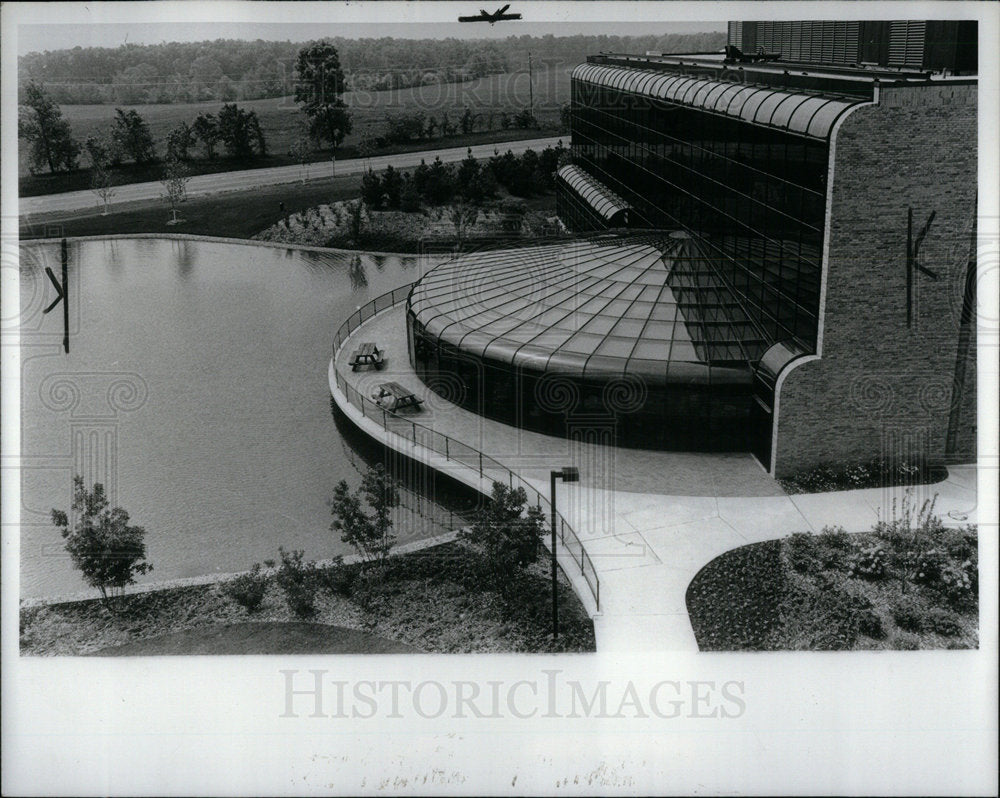 1982 Press Photo Manufacturing Data Systems Chicago - Historic Images