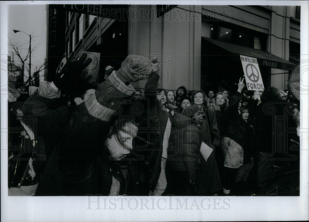 1991 Press Photo Middle East Anti War Demonstrators - Historic Images