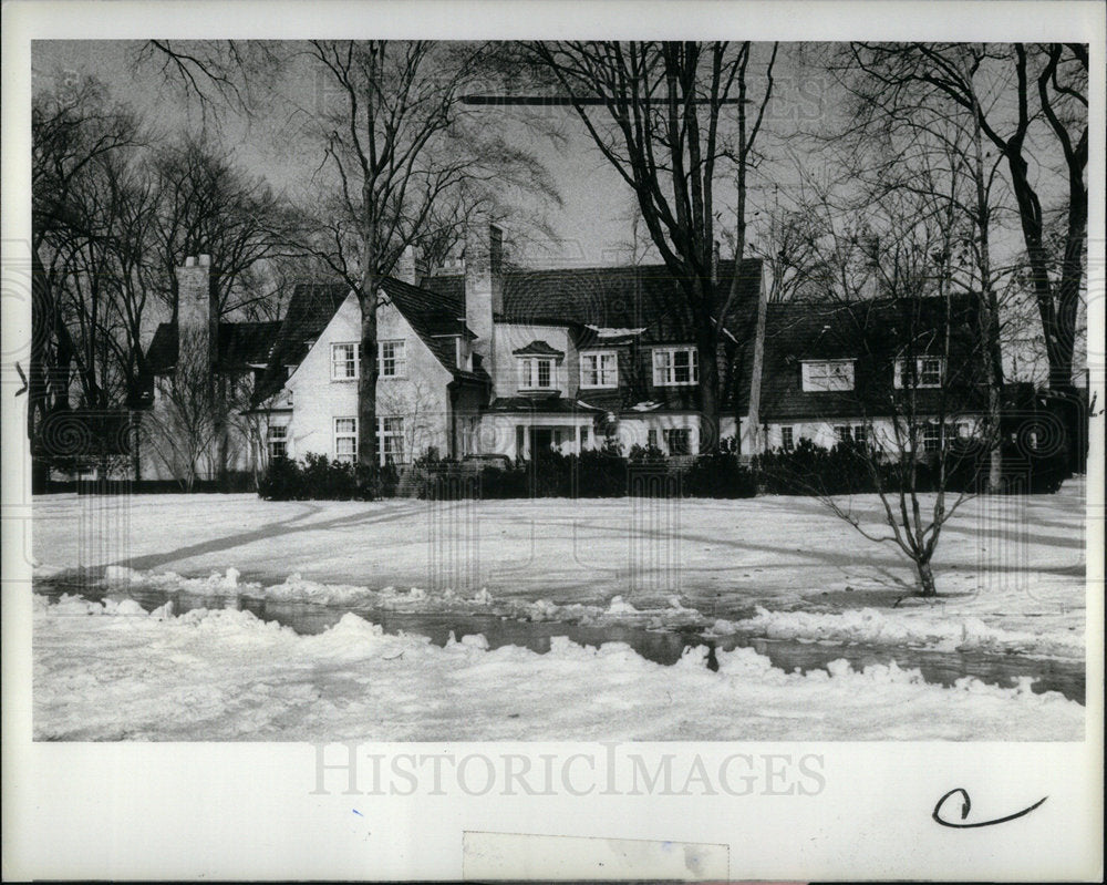 1981 Press Photo Walter Buhl Ford III Homes Grosse 250 - Historic Images