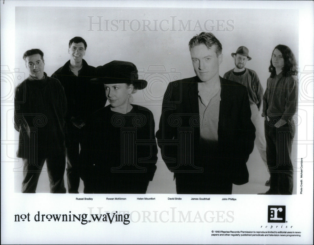 1993 Press Photo Not Drowning Waving Russel Bradley - Historic Images