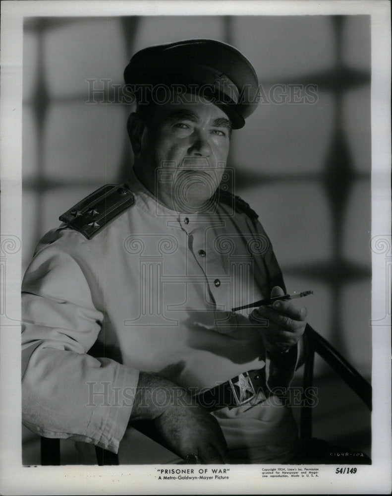 1954 Press Photo Prisoners of War Actor Oscar Homolka - Historic Images