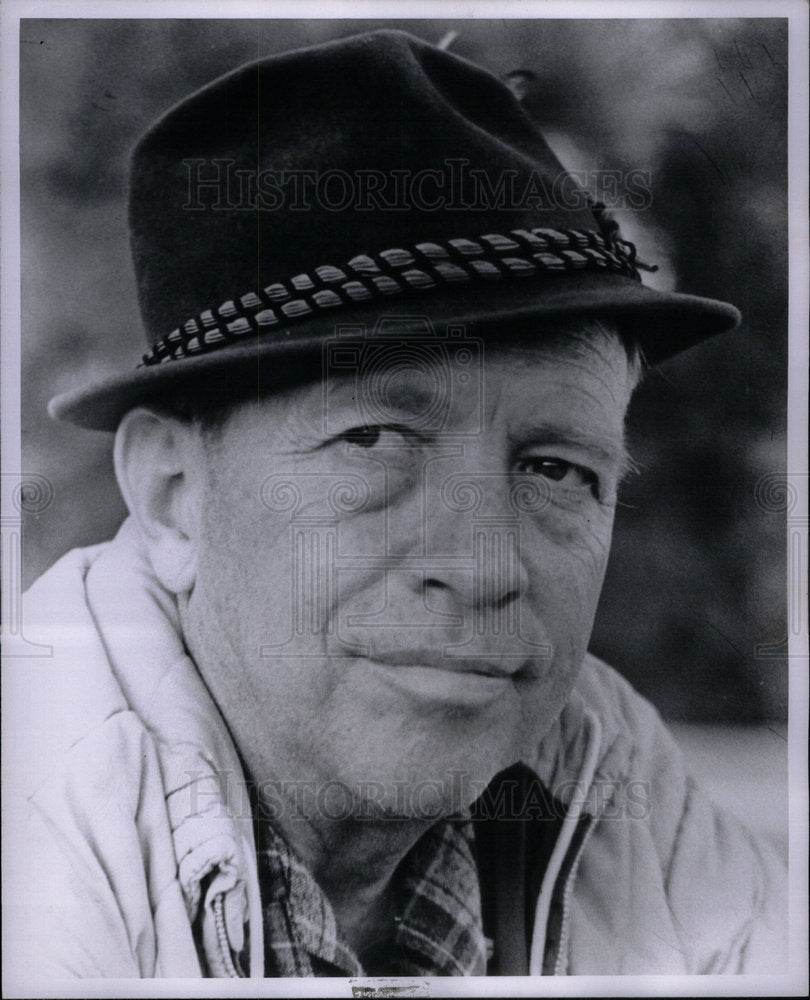 1968 Press Photo Lyndle Dunn Balck Hat White Smile - Historic Images