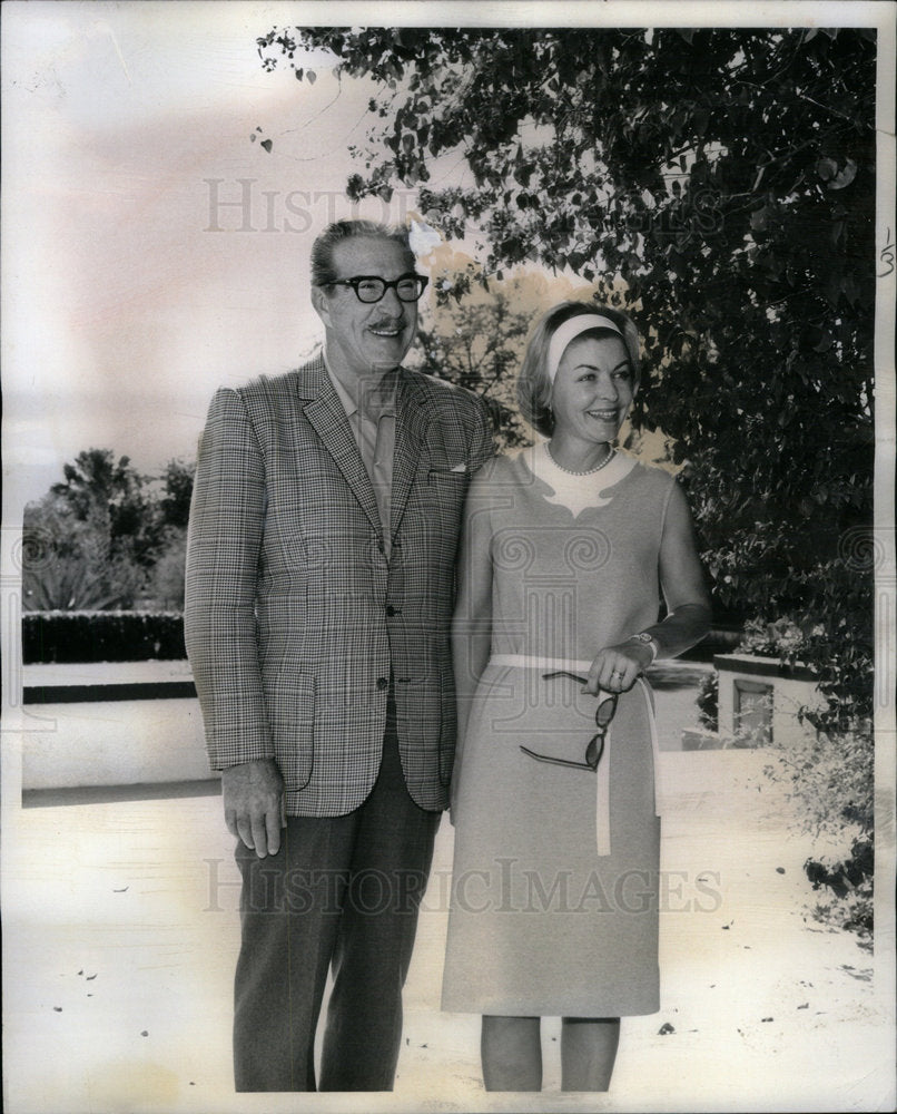 1965 Press Photo JC Dozier Phoenix paradise Inn resort - Historic Images