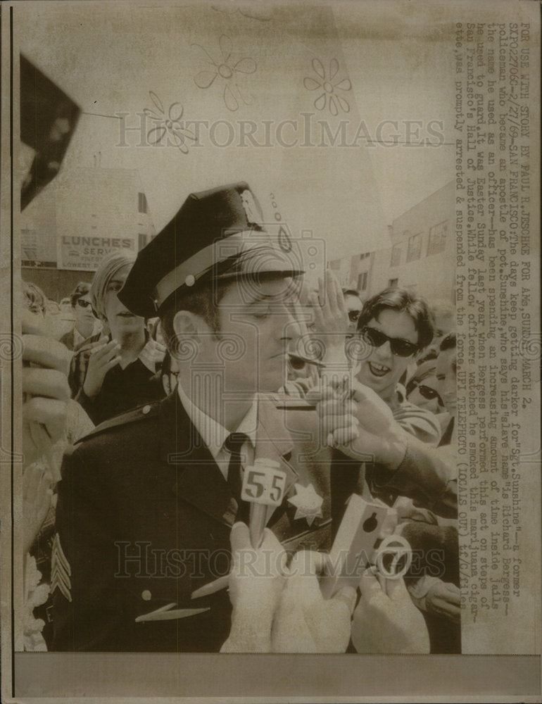 1959 Press Photo Sunshine Richard slave policeman day - Historic Images