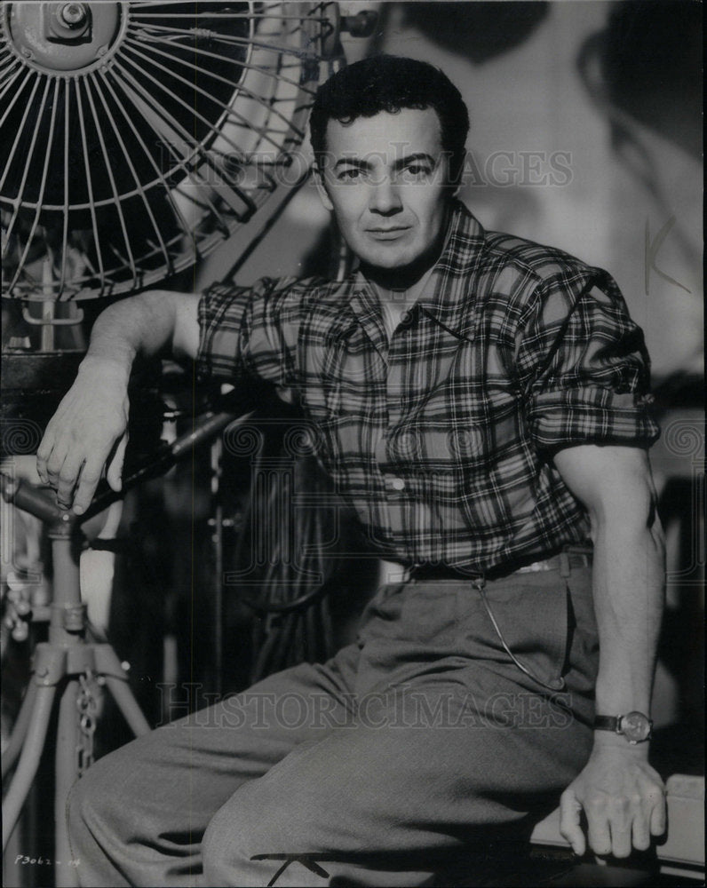 1952 Press Photo Cornel Wilde American Film Director - Historic Images