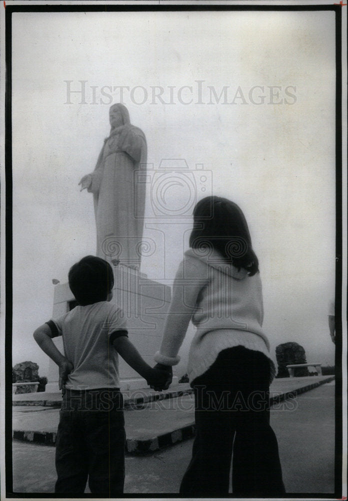 1978 Press Photo Mrs Paul Adam Amy Lopez Denver Statue - Historic Images