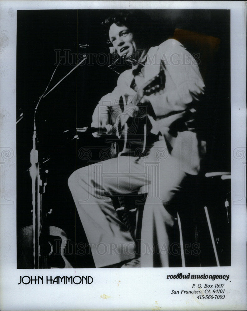 1981 Press Photo John Hammond Brownie McGhee Salute - Historic Images