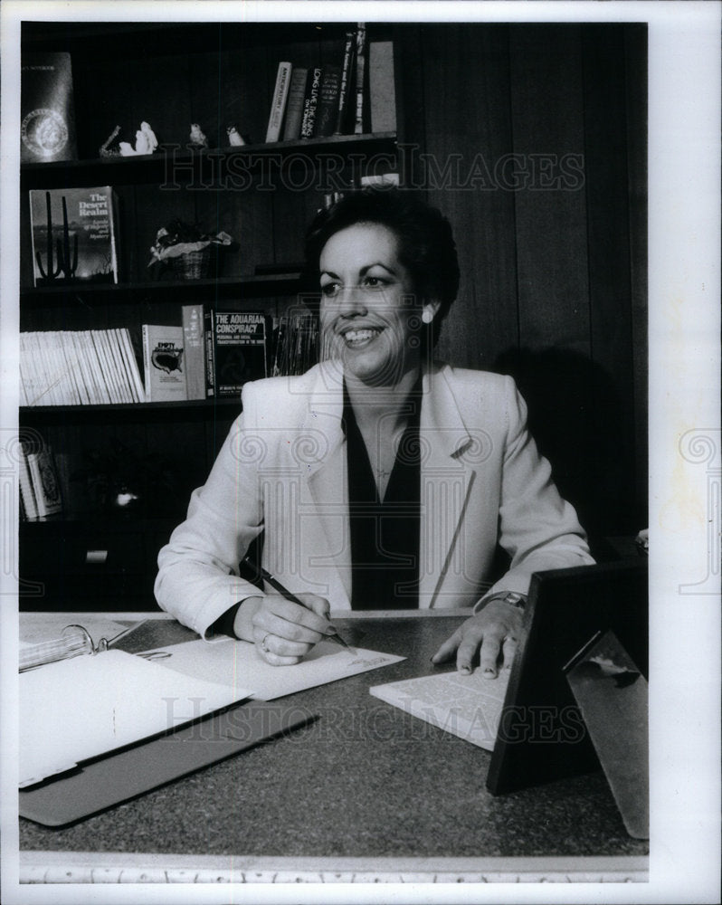 1983 Press Photo Mrs. Linda Saputo Author - Historic Images