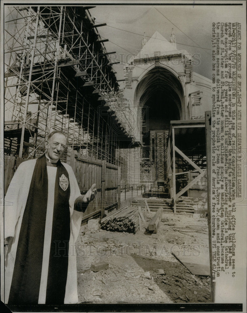 1970 Press Photo Dean Francis B Sayre Jr Cathedral - Historic Images