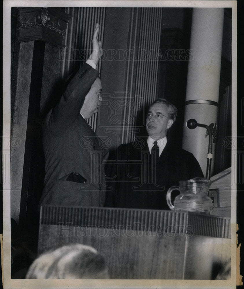 1945 Press Photo Chief Justice Starr, Governor Kelly - Historic Images