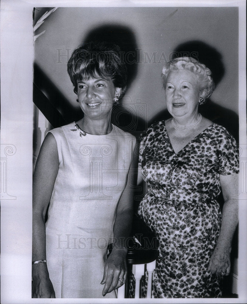 1965 Press Photo Mrs. Alexander Wrigley &amp; Mrs.Malott - Historic Images