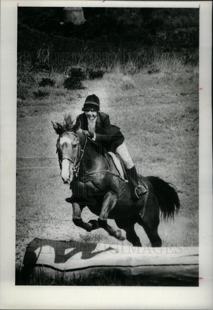 1982 Press Photo HORSE SHOW JENNIFER SATO - Historic Images