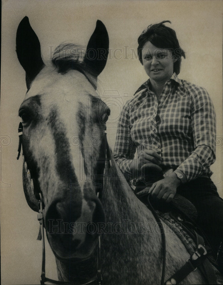 1981 Press Photo Jean Donley Rides &quot;Little Red Bar&quot; - Historic Images