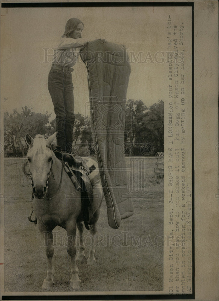 1970 Press Photo Horse Shorty Pam Gogg Sleeping Bag - Historic Images