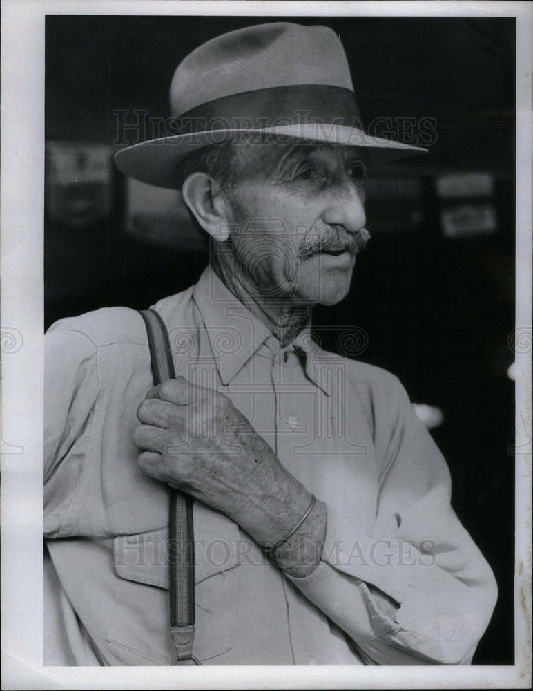 1951 Press Photo James Nelson Gernhardt At A Funeral - Historic Images