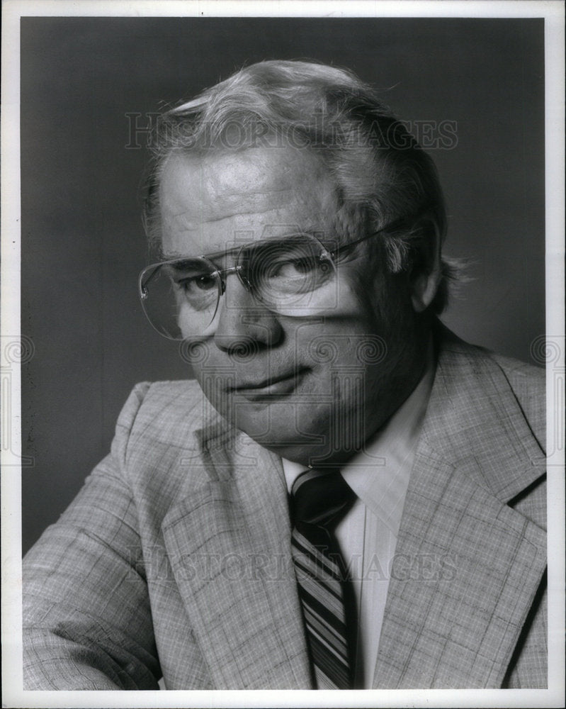 1982 Press Photo Newsman Dwayne X. Riley - Historic Images