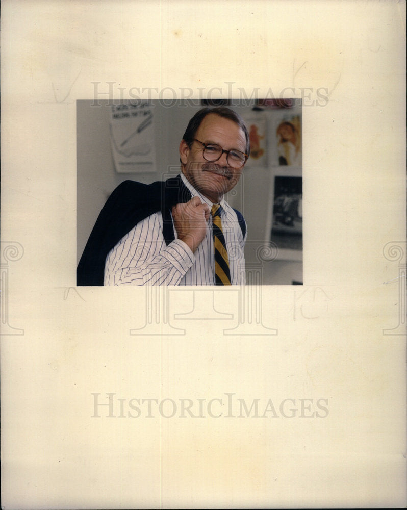 1988 Press Photo Hal Riney in his Office - Historic Images