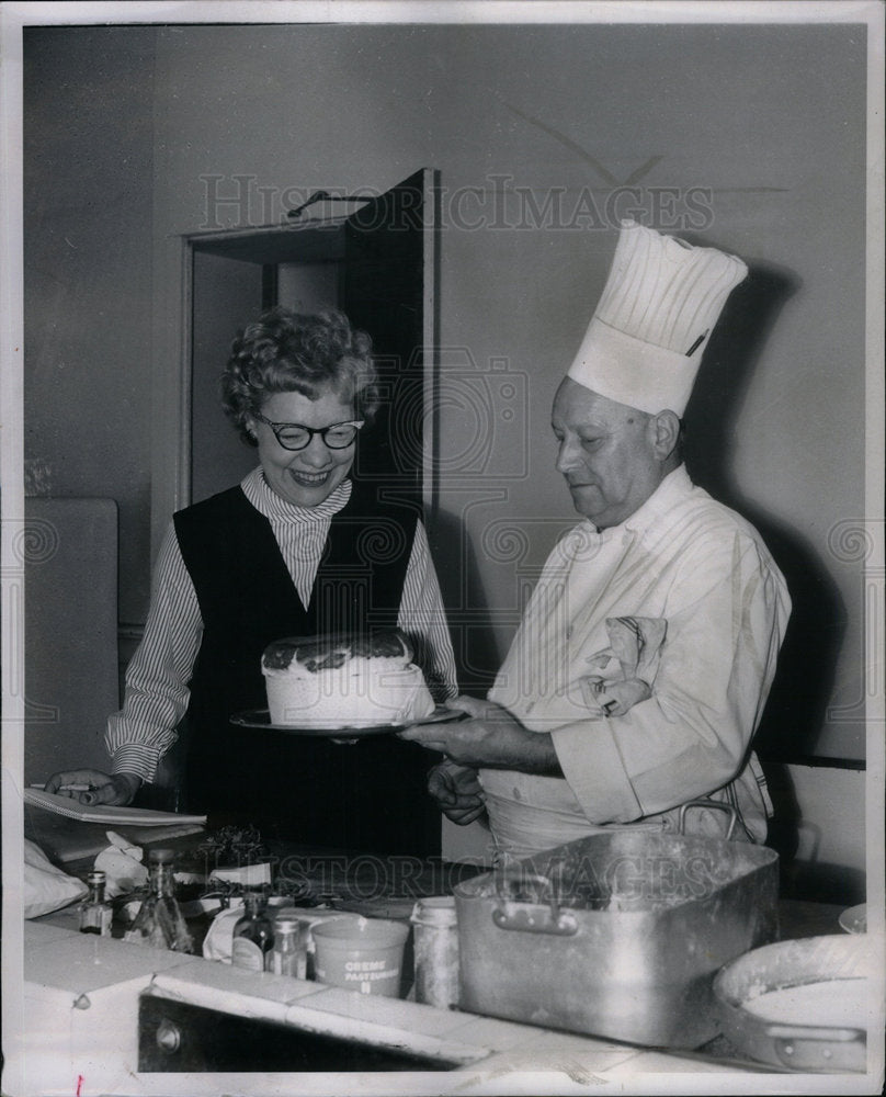 1964 Press Photo C. Riley/Chef Harses/Souffle/Cooking - Historic Images