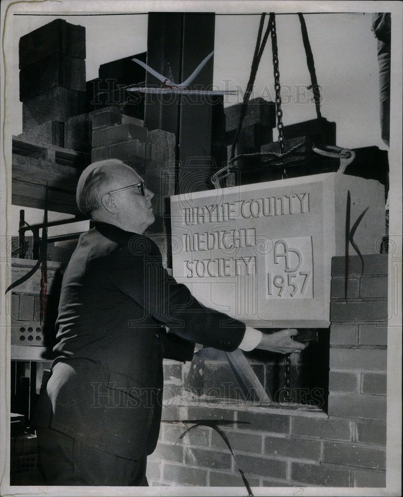 1957 Press Photo Dr. Louis J. Bailey - Historic Images