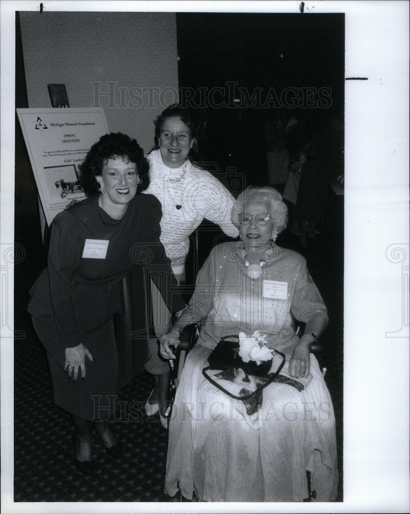 1992 Press Photo Drs. June Osborne &amp; Marjorie Peebles - Historic Images