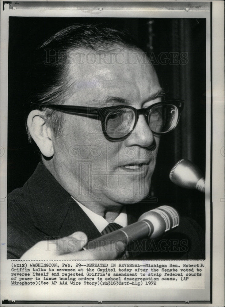 1972 Press Photo Michigan Senator Robert Griffin Speaks - Historic Images