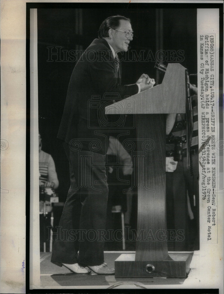 1976 Press Photo Congressman Robert Griffins in KC MO - Historic Images