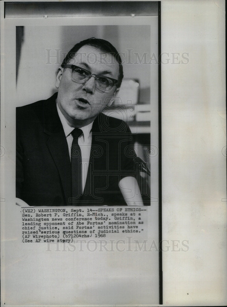 1968 Press Photo Michigan Senator Robert Griffin - Historic Images