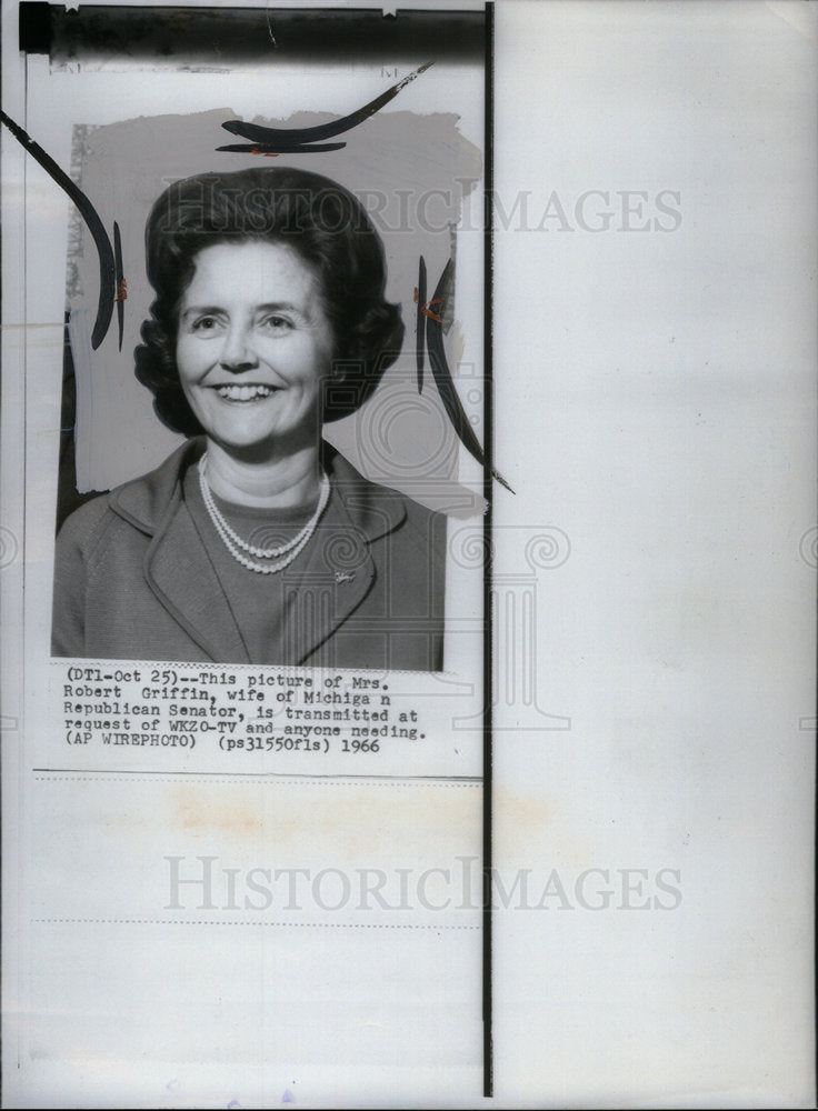 1966 Press Photo Mrs Robert P. Griffin - Historic Images