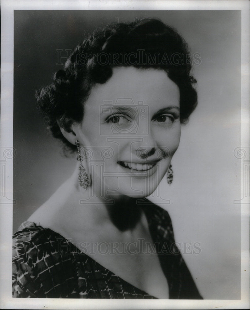 1958 Press Photo Author Mrs. Walter Kerr - Historic Images