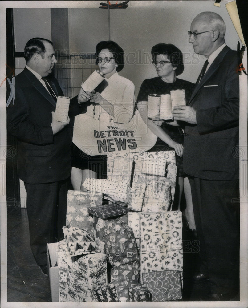 1962 Press Photo Melvindale Old Newsboy Goodfellows - Historic Images