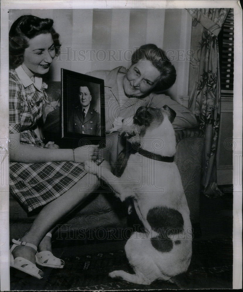 1945 Press Photo Mrs Emil Reinhardt - Historic Images