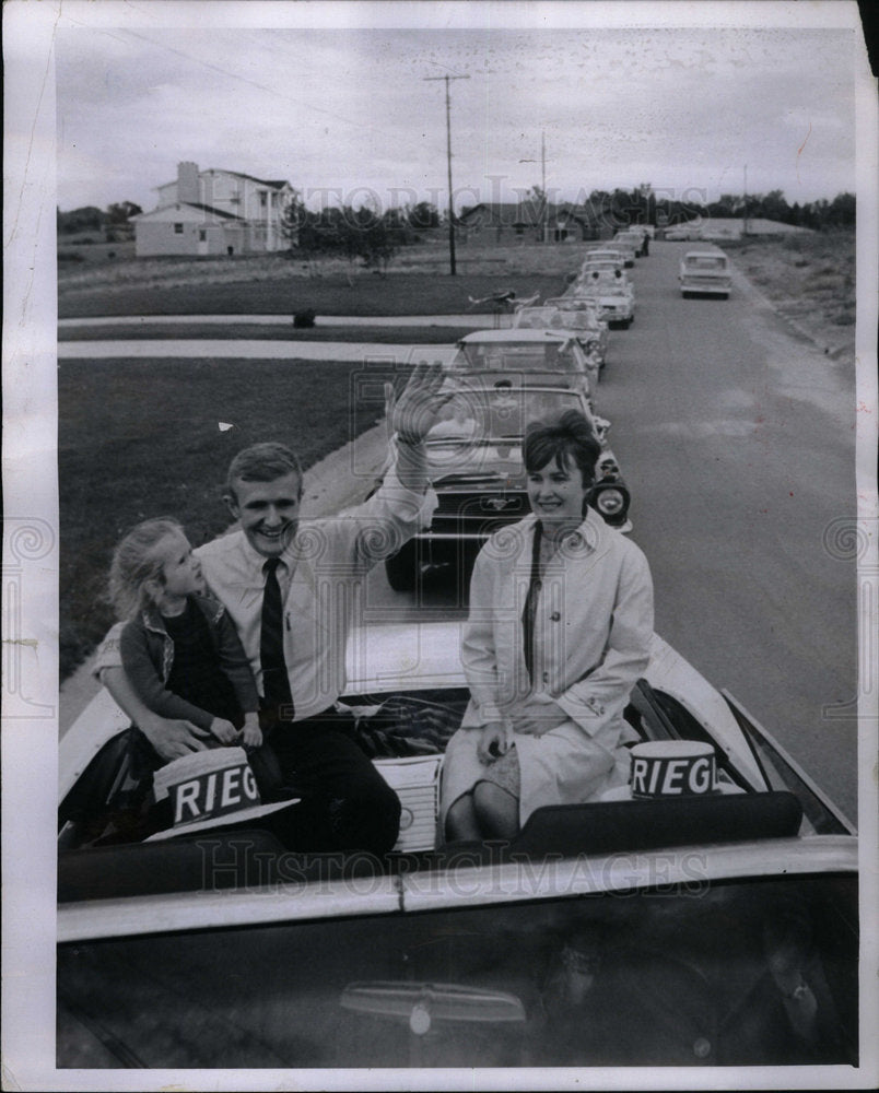 1966 Press Photo Don Riegle and family - Historic Images