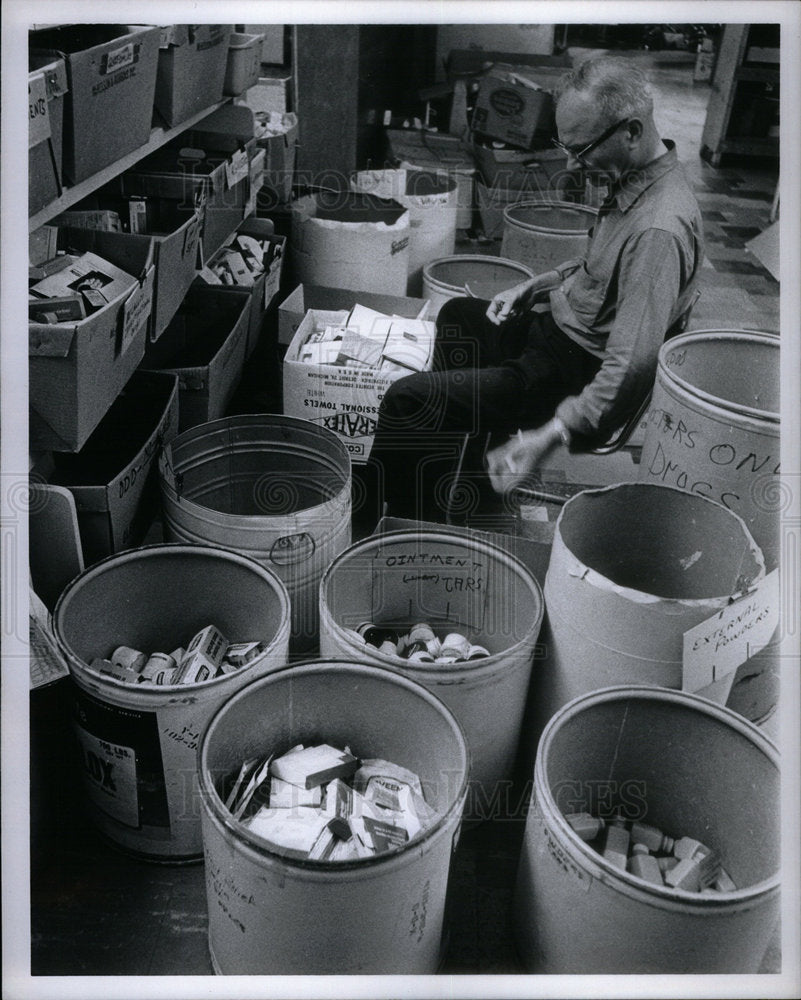 1967 Press Photo World Medical Relief - Historic Images