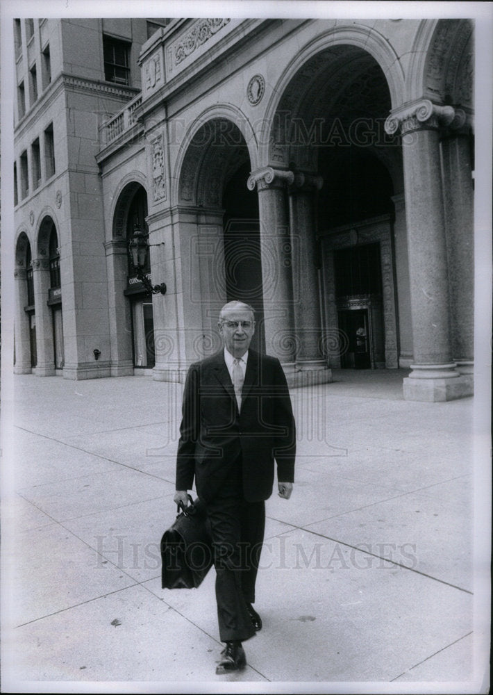 1971 Press Photo James Roche CEO General Motors Corp. - Historic Images