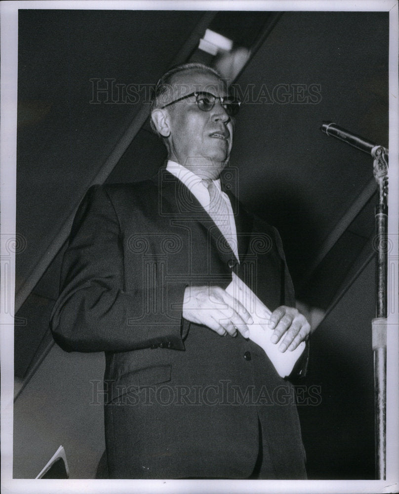 1961 Press Photo James M.  Roche VP General Motors - Historic Images