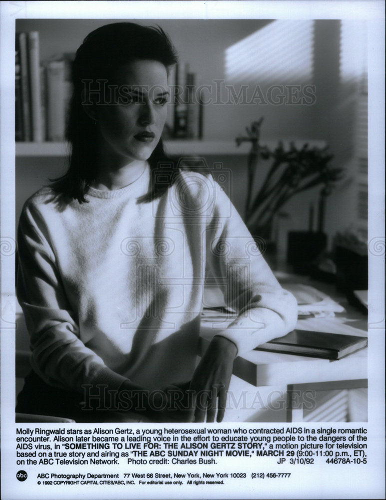 1992 Press Photo Molly Ringwald American Actress - Historic Images