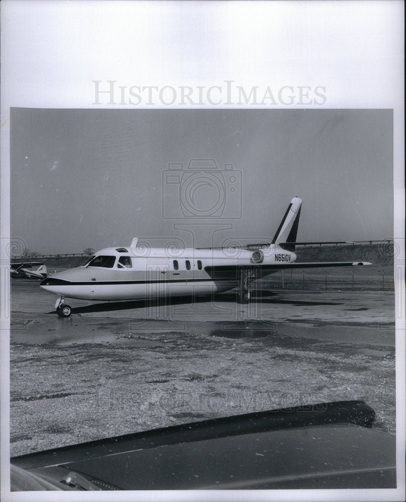 1946 Press Photo Commander J. M. Robins, Jet - Historic Images