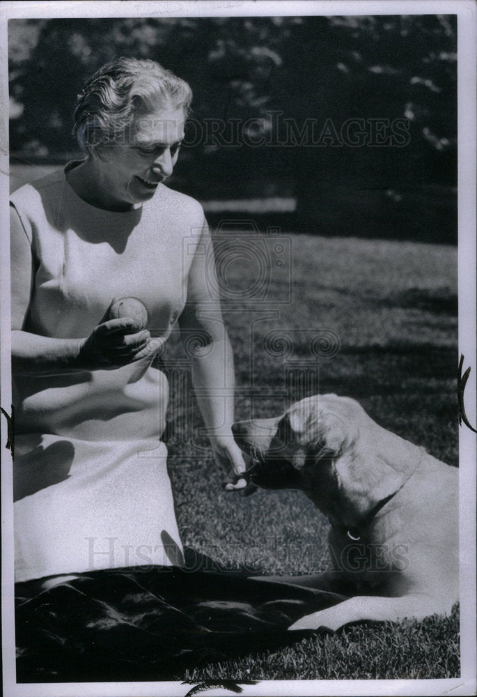 1968 Press Photo Mrs. Else Gutheim &amp; Dog Lita - Historic Images