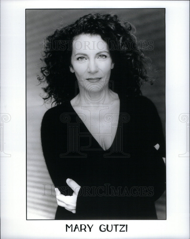 2001 Press Photo Mary Gutzi Entertainer - Historic Images